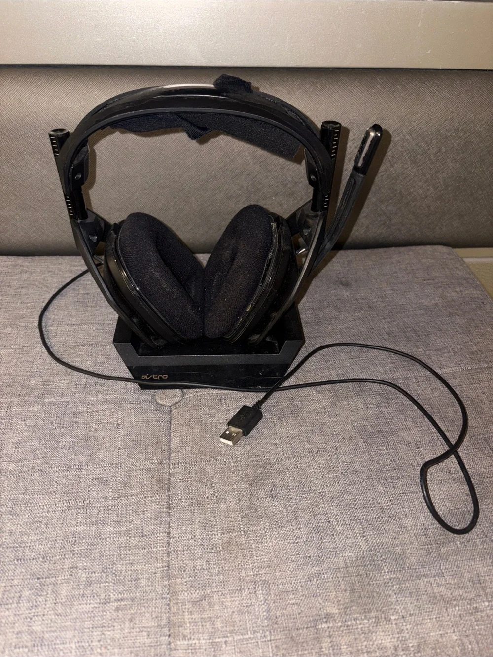 Astr Black Wireless Gaming Headset with Dock and Boom Mic